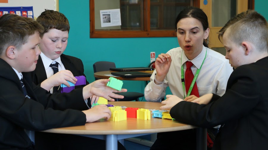 Using the block-building method for promoting small-group discussions